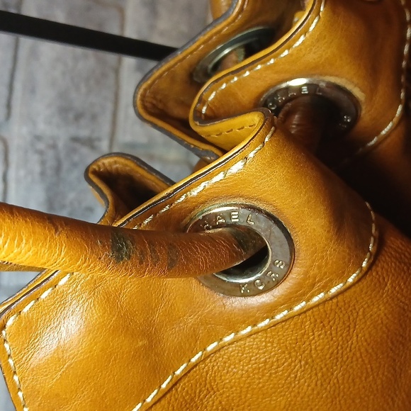 Michael Kors Astor Studded X-Large Ring Tote โ Tan Leather | Edgy & Iconic ๐คโจ - Picture 13 of 15